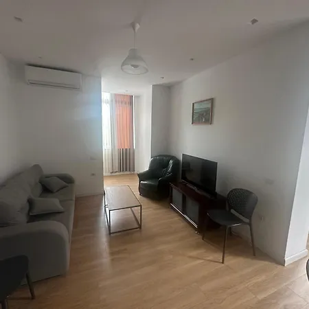 Tulip - Amazing Location * Tirana